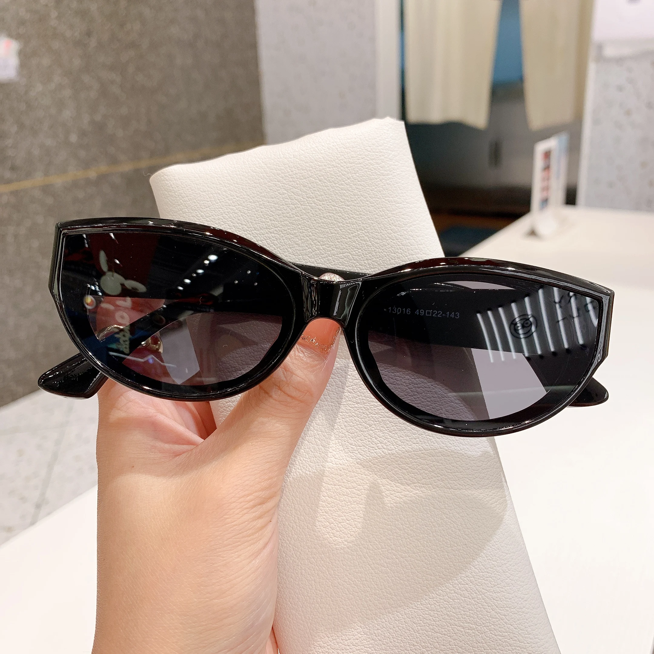 RBRARE New Trend Cat Eye Black Sunglasses Vintage Women UV Protection Personlity Sunglasses Luxury Latest Popular Shades Glasses
RBRARE New Trend Cat Eye Black Sunglasses Vintage Women UV Protection Personlity Sunglasses Luxury Latest Popular Shades Glasses