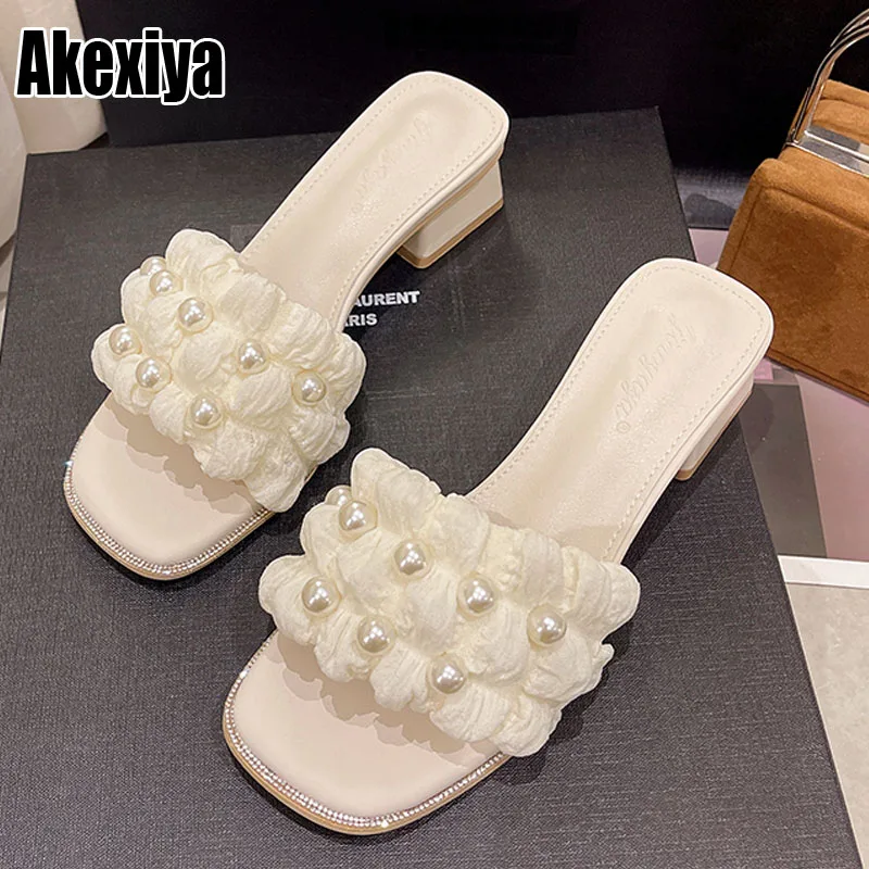 New Pearl Low Heel Slippers Women Wear Square Head Beaded Square Heel Sandals Summer Ladies Sandals Women Beach Sandals BC4227
New Pearl Low Heel Slippers Women Wear Square Head Beaded Square Heel Sandals Summer Ladies Sandals Women Beach Sandals BC4227