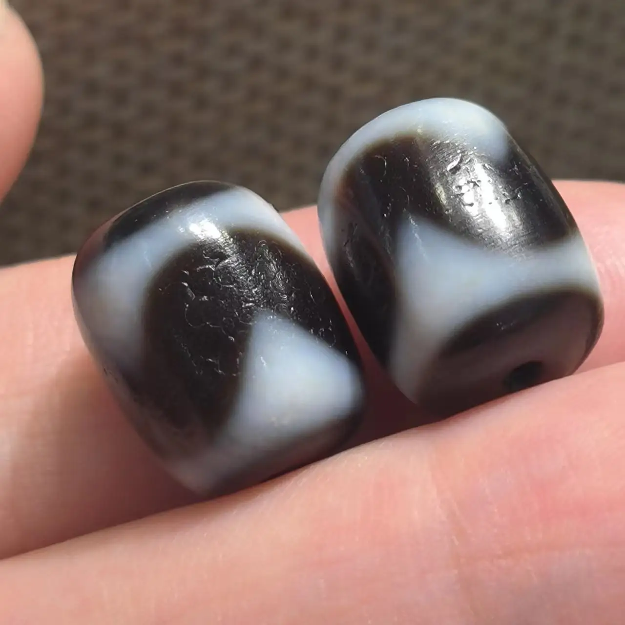 1pcs/lot natural high quality old agate dzi Multiple patterns White brown permeation process Accessories for bracelet necklaces
1pcs/lot natural high quality old agate dzi Multiple patterns White brown permeation process Accessories for bracelet necklaces