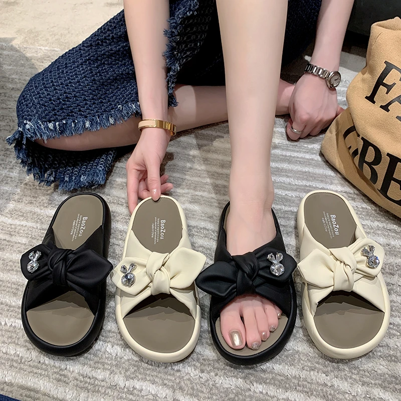 

Women's Slippers 2023 New Outer Wear Bow Rhinestone Thick Bottom A Word Drag Summer Fashion with Flat Bottom Ladies Slippers