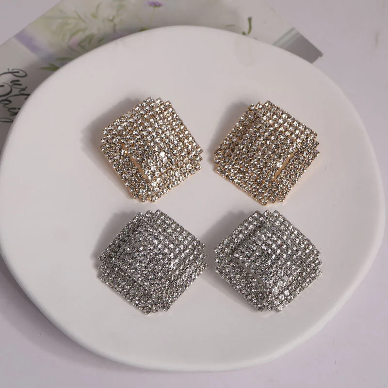 European and American exaggerated geometric square Rhinestone Earrings 925 silver needle Rhinestone Earrings
European and American exaggerated geometric square Rhinestone Earrings 925 silver needle Rhinestone Earrings
