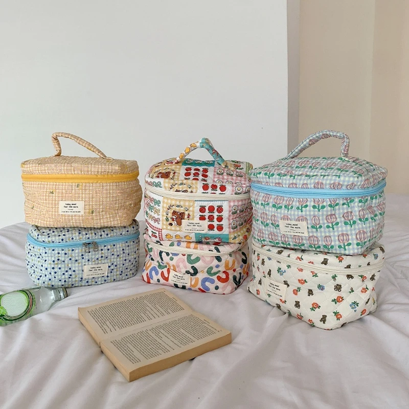 Floral Cosmetic Bag Large-capacity Makeup Bags for Girl Portable Women Cosmetic Bag Travel Storage Cases Bathroom Wash Bag
Floral Cosmetic Bag Large-capacity Makeup Bags for Girl Portable Women Cosmetic Bag Travel Storage Cases Bathroom Wash Bag