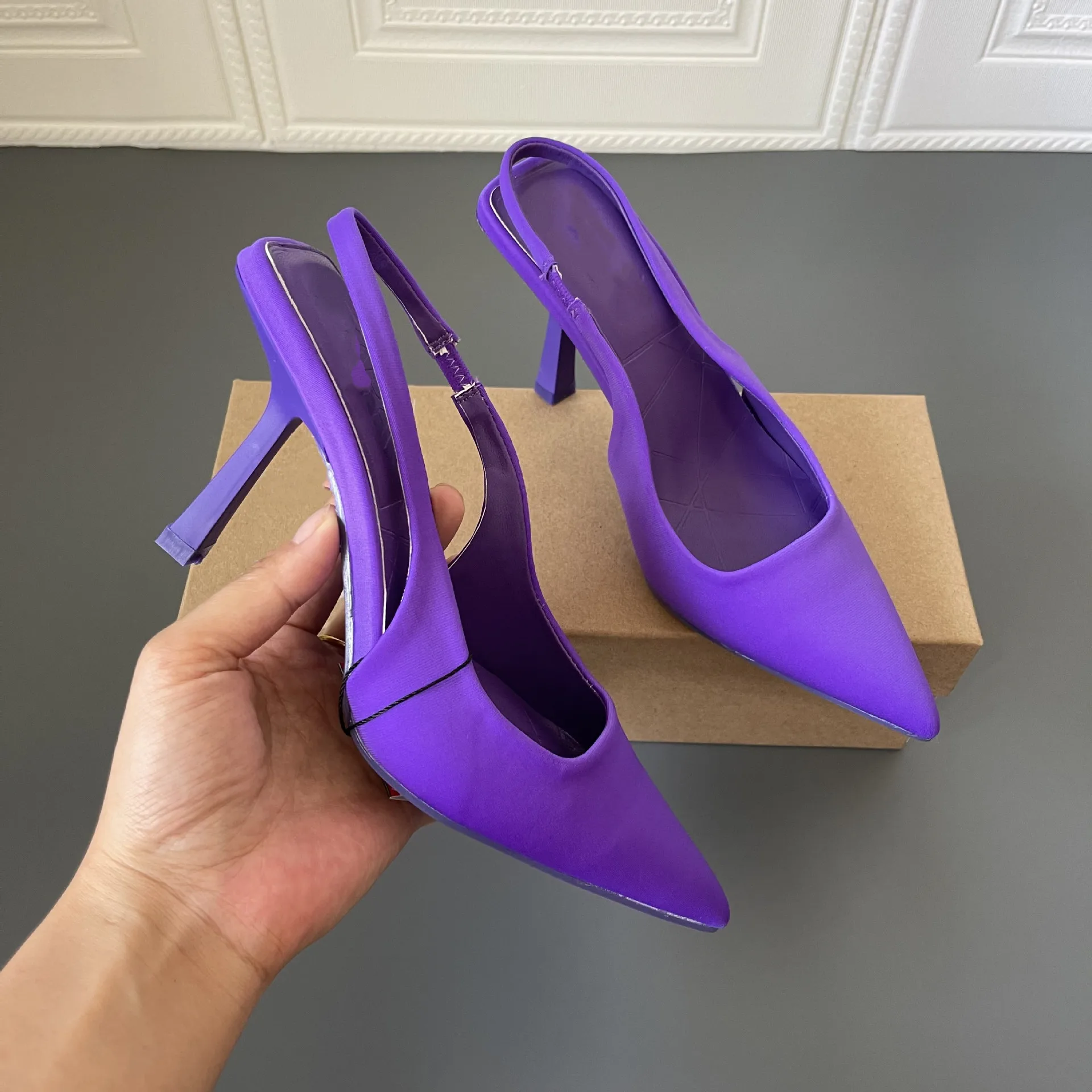 Women Sandals Sexy High Heel Sandal Shoes 2022 New Summer Woman High Heels Pointed Tip Lady Banquet Pump Shoes Large Size 35~42
Women Sandals Sexy High Heel Sandal Shoes 2022 New Summer Woman High Heels Pointed Tip Lady Banquet Pump Shoes Large Size 35~42