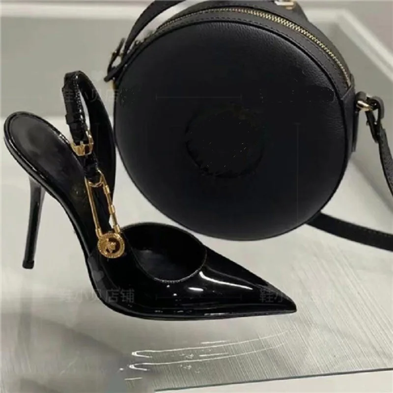2022 new European and American metal buckle pointed high heels side empty thin stiletto sexy one word belt sandals
2022 new European and American metal buckle pointed high heels side empty thin stiletto sexy one word belt sandals