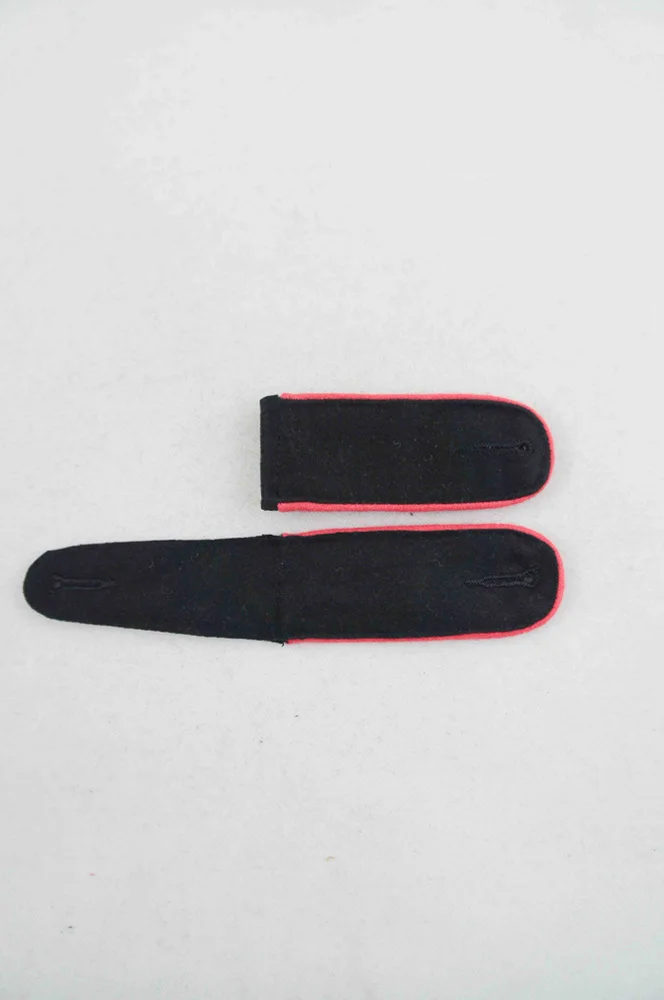 GISE-045 WWII German Elite Panzer EM Shoulder Boards 
GISE-045 WWII German Elite Panzer EM Shoulder Boards