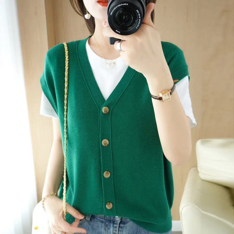 Spring And Summer New Ladies Knitted Waistcoat V-Neck Vest Loose Elegant Retro Fashion All-Match Casual Small Cardigan
Spring And Summer New Ladies Knitted Waistcoat V-Neck Vest Loose Elegant Retro Fashion All-Match Casual Small Cardigan