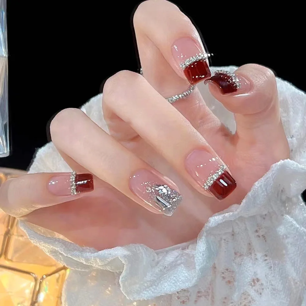 

Блестящие накладные ногти Стразы с дизайном французские винно-красные квадратные накладные ногти Набор накладных ногтей нажимной Маникюр для вечеринки