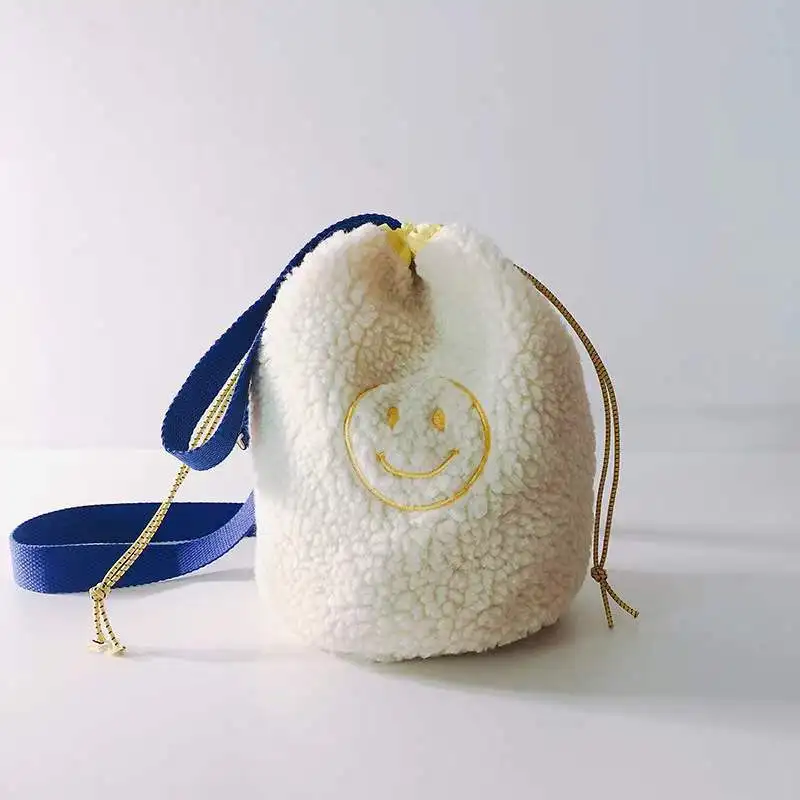Embroidered Smiley Small Shoulder Bags for Baby Soft Plush Student Girls Smile Bucket Crossbody Bag Lamb Wool Purse Handbags
Embroidered Smiley Small Shoulder Bags for Baby Soft Plush Student Girls Smile Bucket Crossbody Bag Lamb Wool Purse Handbags