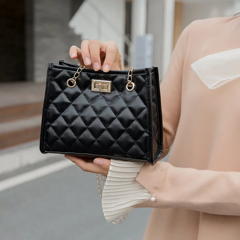 Fashion Solid Color Shoulder Crossbody Bag for Women 2023 Leather Woven Bag Female Designer Casual Concise Chest Bag Waist Bag
Fashion Solid Color Shoulder Crossbody Bag for Women 2023 Leather Woven Bag Female Designer Casual Concise Chest Bag Waist Bag