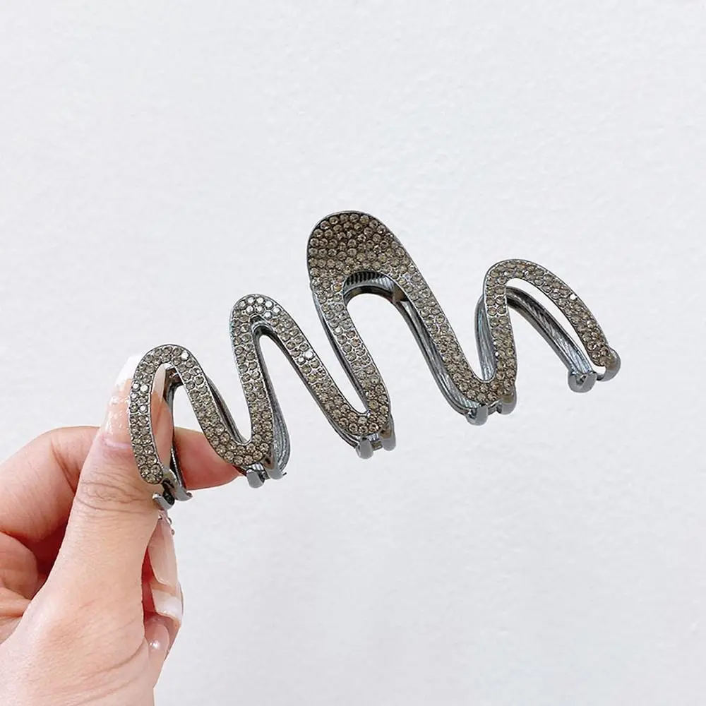 Hairpins Snake-shaped Rhinestone Fashion Headwear Wave Crystal Hair Claw Zircon Women Shark Clip Korean Hair Clips
Hairpins Snake-shaped Rhinestone Fashion Headwear Wave Crystal Hair Claw Zircon Women Shark Clip Korean Hair Clips