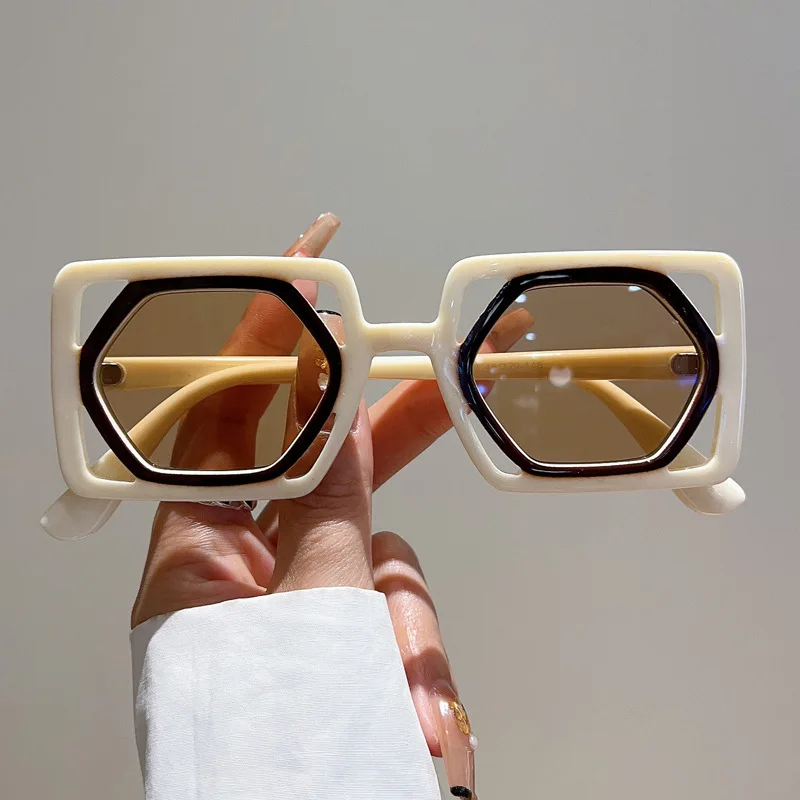 Vintage Hollowed Square Frame Sunglasses Fashion Men Women Sunglasses Polygon Lenes Luxury Brand Designer Shades UV400 Eyewear
Vintage Hollowed Square Frame Sunglasses Fashion Men Women Sunglasses Polygon Lenes Luxury Brand Designer Shades UV400 Eyewear