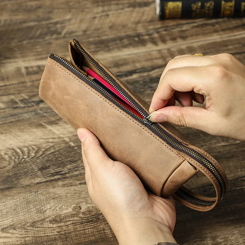 Retro Crazy Horse Leather Pen Bag Creative Zipper Portable Large-capacity Student Pen Box Painting Color Pen Storage Bag
Retro Crazy Horse Leather Pen Bag Creative Zipper Portable Large-capacity Student Pen Box Painting Color Pen Storage Bag