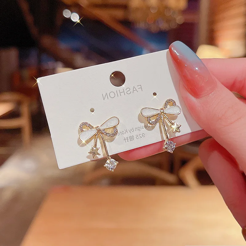 S925 Silver Needle Bow And Diamond Earrings for Women 2021 Hiphop/rock High Quality Earring for girls Luxurious Party
S925 Silver Needle Bow And Diamond Earrings for Women 2021 Hiphop/rock High Quality Earring for girls Luxurious Party