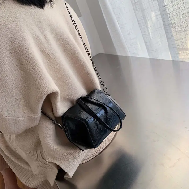 Box Shape PU Leather Crossbody Bags for Women 2022 Chain Belt Shoulder Handbags Female Travel Summer Cross Body Bag
Box Shape PU Leather Crossbody Bags for Women 2022 Chain Belt Shoulder Handbags Female Travel Summer Cross Body Bag