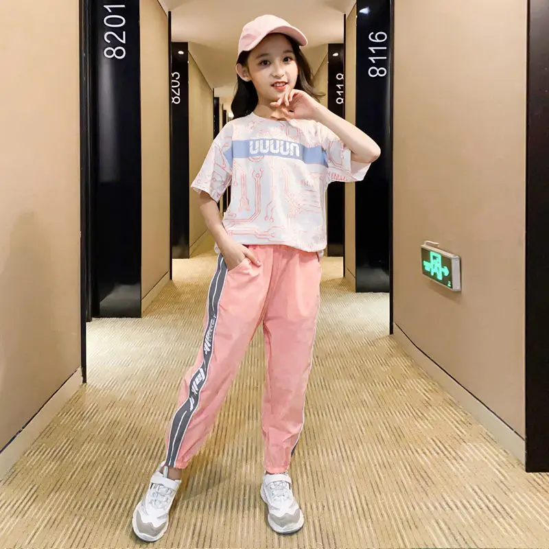 Summer girls clothing Girls' cotton short-sleeved + thin trousers two-piece set Middle and large children's leisure sports suit
Summer girls clothing Girls' cotton short-sleeved + thin trousers two-piece set Middle and large children's leisure sports suit