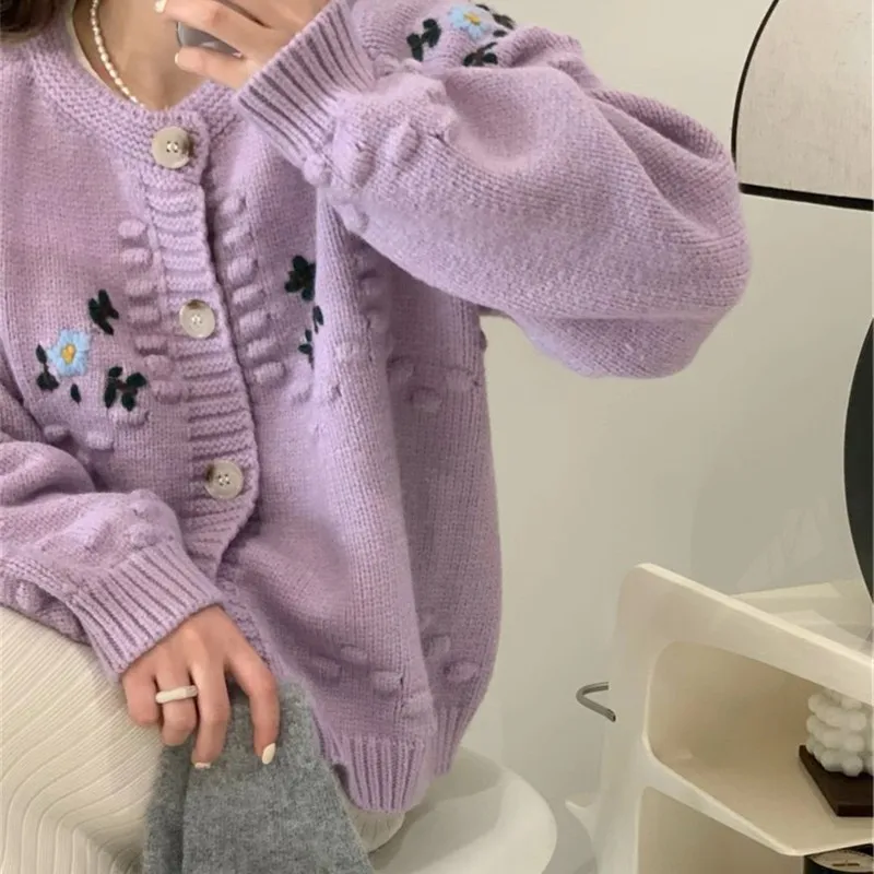 Knitted Cardigan Women Sweet Cropped Sweaters Retro Korean Fashion Outwear Floral Embroidery Cardigan Feminine
Knitted Cardigan Women Sweet Cropped Sweaters Retro Korean Fashion Outwear Floral Embroidery Cardigan Feminine