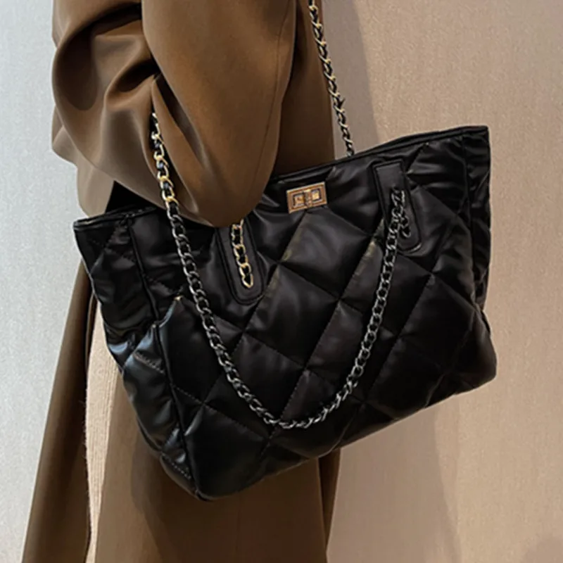 Female Quilted Messenger Bag Luxury Soft Leather Shoulder Bag Stylish Metal Chain Handbags Women Simple All Match Crossbody Bag
Female Quilted Messenger Bag Luxury Soft Leather Shoulder Bag Stylish Metal Chain Handbags Women Simple All Match Crossbody Bag