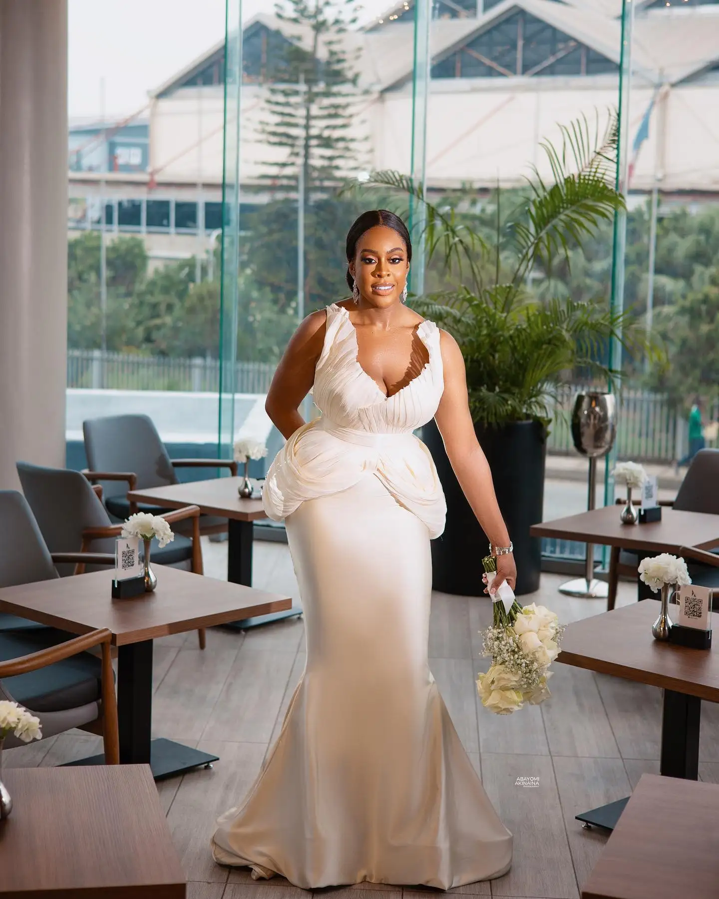 New Wedding Reception Dresses for Black Bride V Neck Backless Sweep Train Pleats Africa Bridal Gowns Second Wedding Dress
New Wedding Reception Dresses for Black Bride V Neck Backless Sweep Train Pleats Africa Bridal Gowns Second Wedding Dress