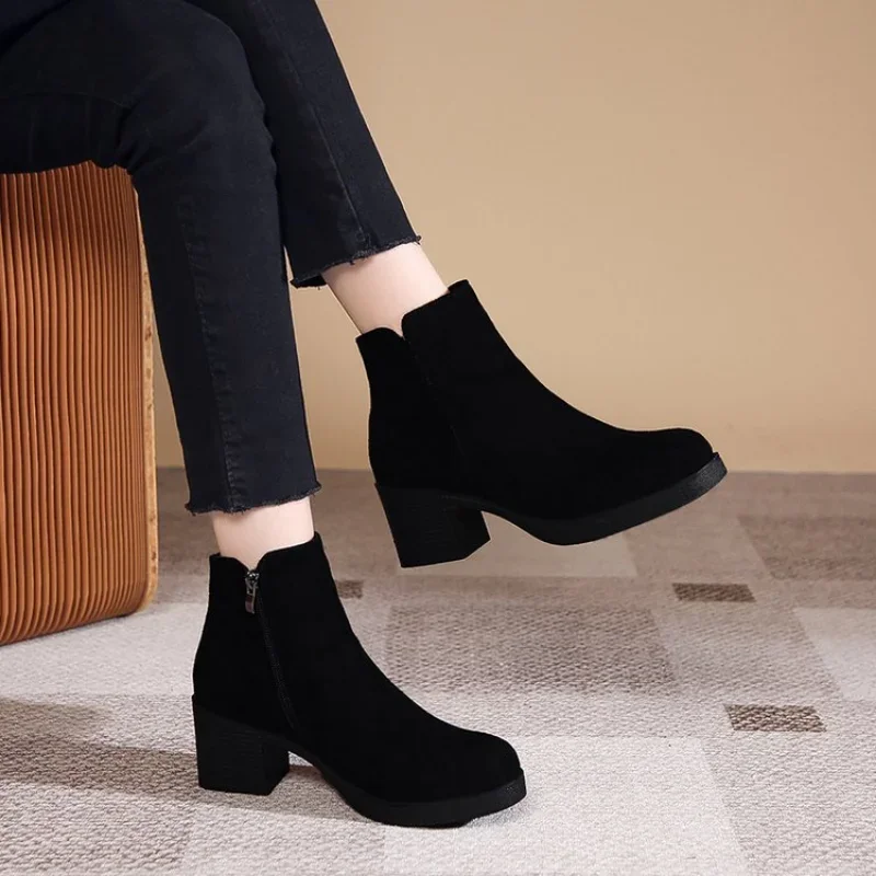 Women's High-heeled Boots Autumn and Winter New Fashion Temperament Ankle Boots Round Head Square Heel Anti-slip Casual Boots
Women's High-heeled Boots Autumn and Winter New Fashion Temperament Ankle Boots Round Head Square Heel Anti-slip Casual Boots