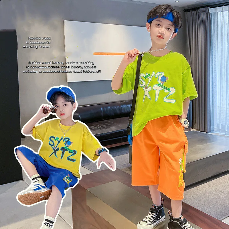 Новинка, летний комплект одежды для мальчиков-подростков, Детская футболка с буквенным принтом, с коротким рукавом и шорты, детские шорты, 5, 6, 7, 8
Новинка, летний комплект одежды для мальчиков-подростков, Детская футболка с буквенным принтом, с коротким рукавом и шорты, детские шорты, 5, 6, 7, 8