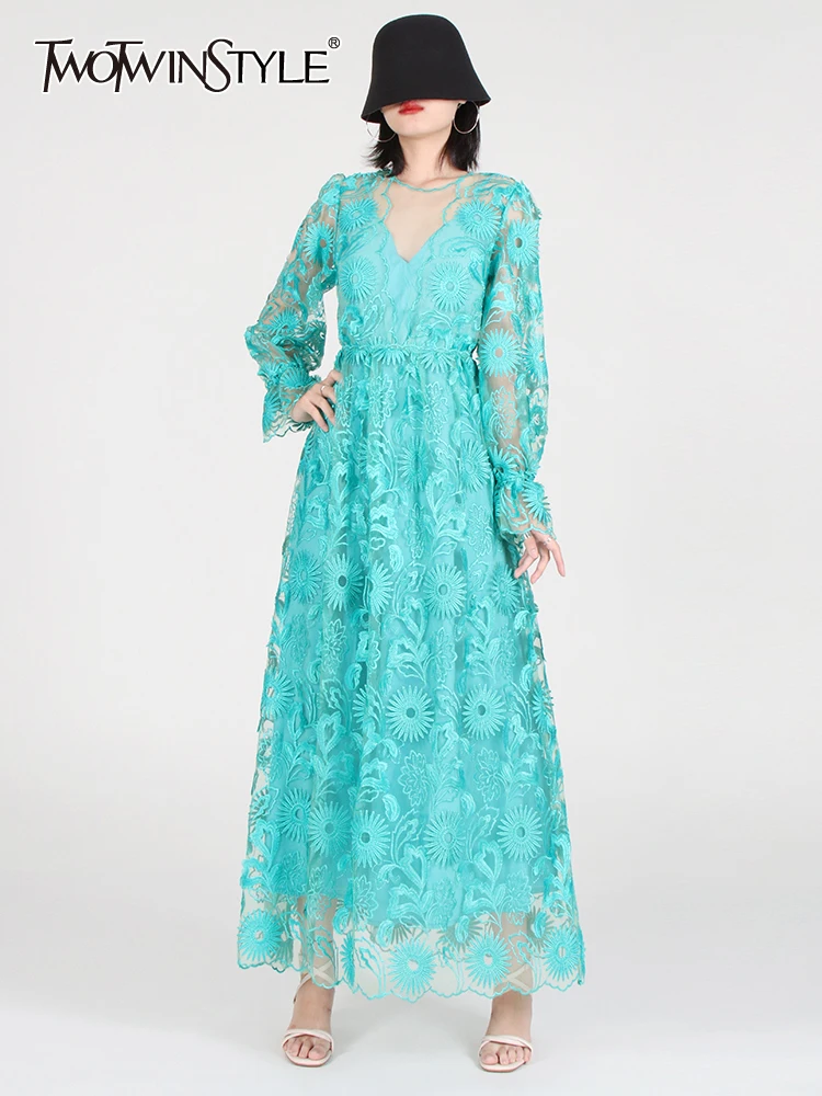 TWOTWINSTYLE Cut Out Solid Embroidered Dress For Women V Neck Long Sleeve High Waist Midi Dresses Female Spring Clothing Fashion
TWOTWINSTYLE Cut Out Solid Embroidered Dress For Women V Neck Long Sleeve High Waist Midi Dresses Female Spring Clothing Fashion