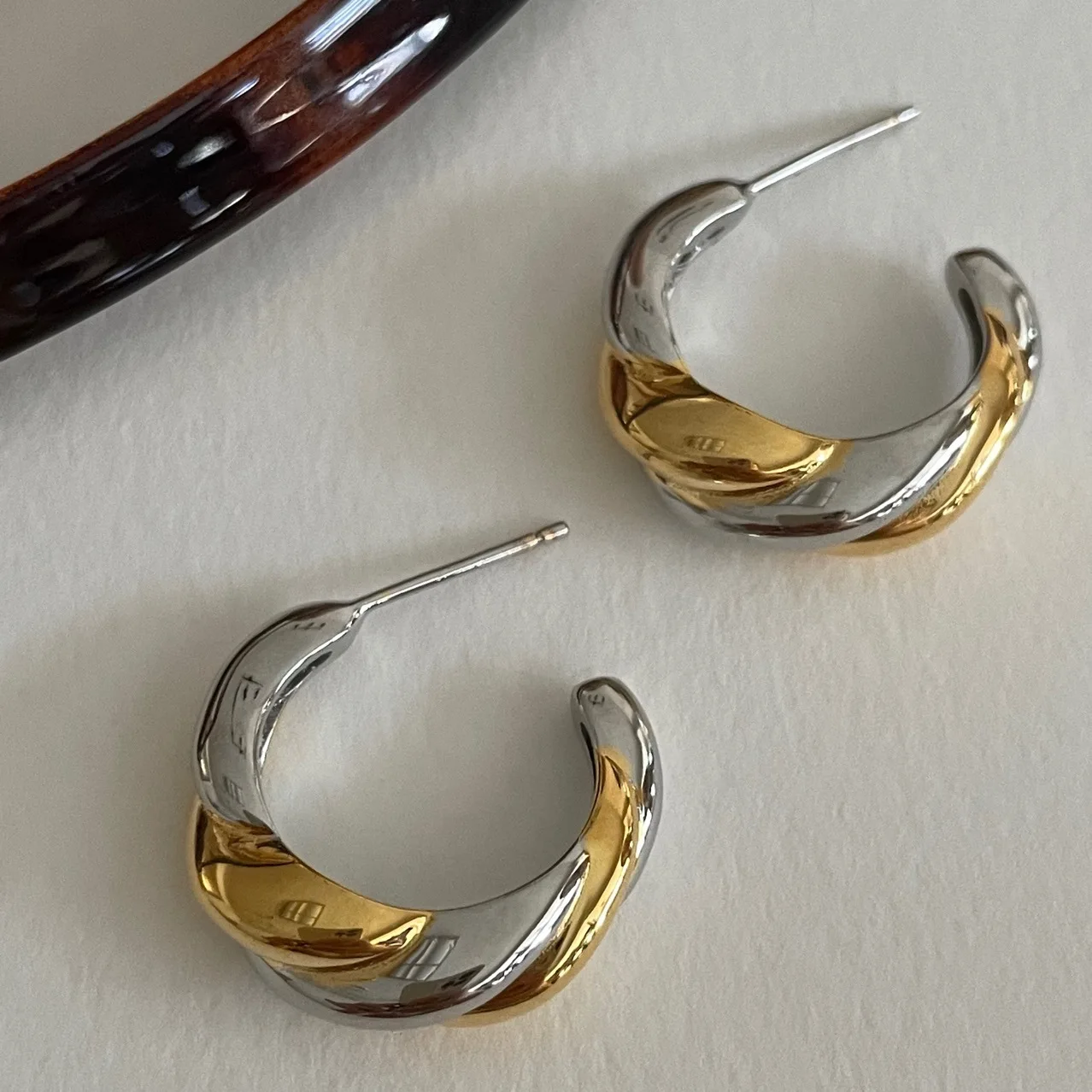 Brass Retro CC 2 Tone Twist Hoop Earrings Women Jewelry Punk Party T Show Gown Runway Trendy Korean Japan Israel Style INS
Brass Retro CC 2 Tone Twist Hoop Earrings Women Jewelry Punk Party T Show Gown Runway Trendy Korean Japan Israel Style INS