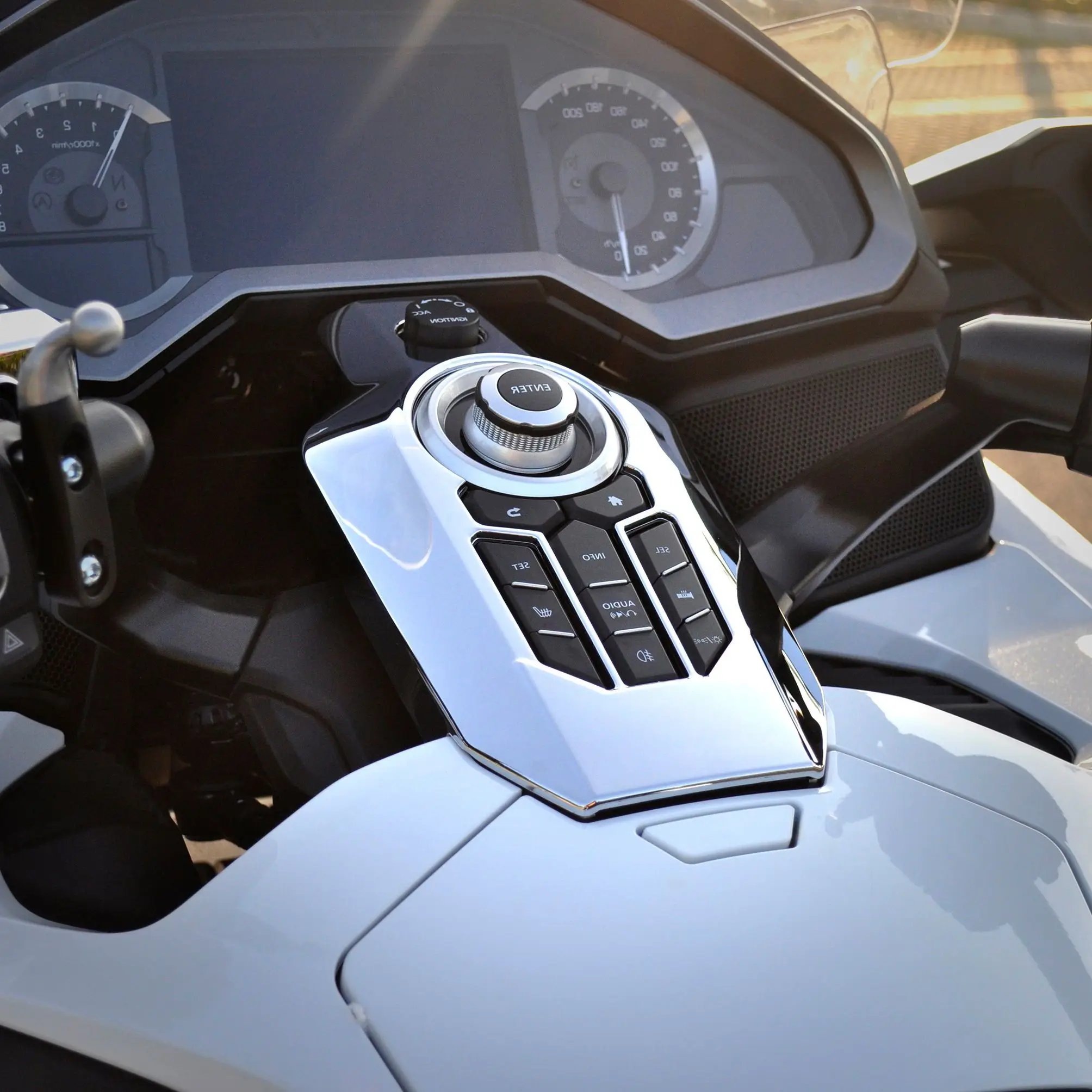 Motorcycle Center Console Switch Panel Cover Chrome Garnish For HONDA Gold Wing1800 GL1800B GL1800 F6B Plating 2018-2023 
Motorcycle Center Console Switch Panel Cover Chrome Garnish For HONDA Gold Wing1800 GL1800B GL1800 F6B Plating 2018-2023