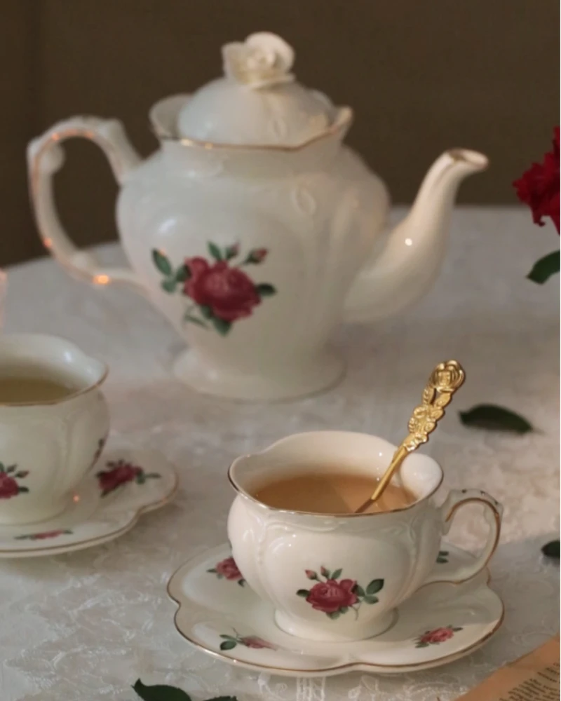 French Vintage Rose Afternoon Black Tea Cup Plate Tea Set Coffee Cup Plate European Palace Style New Bone Ceramics
French Vintage Rose Afternoon Black Tea Cup Plate Tea Set Coffee Cup Plate European Palace Style New Bone Ceramics