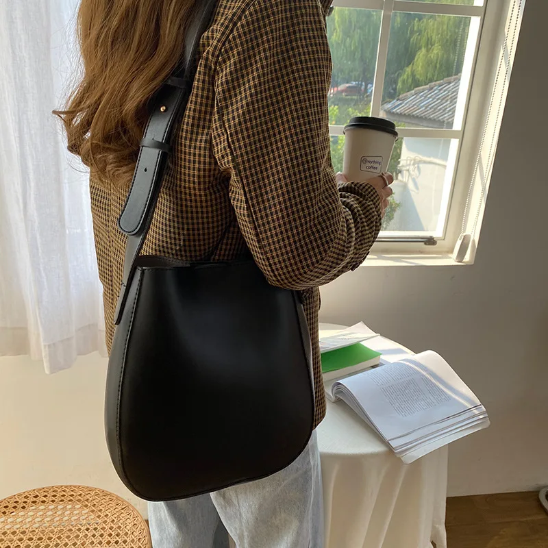 Women Bag Designer Brand High Quality PU Leather Shoulder Bag Preppy Style Crossbody Bag Wide Strap Travel Big Handbags
Women Bag Designer Brand High Quality PU Leather Shoulder Bag Preppy Style Crossbody Bag Wide Strap Travel Big Handbags