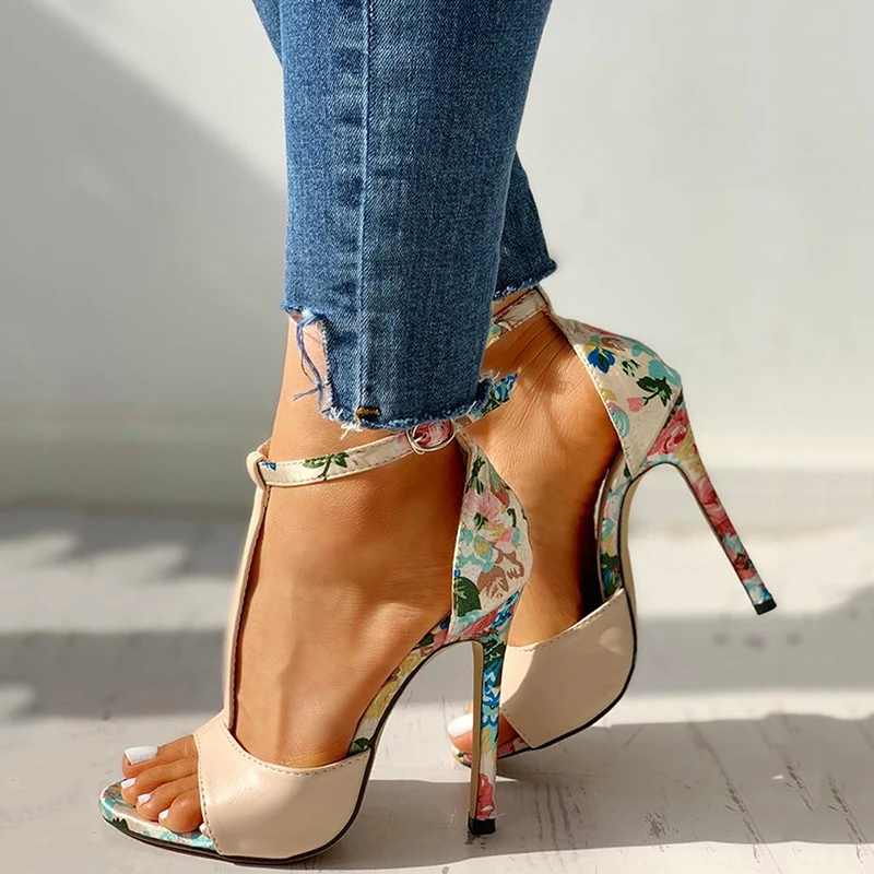Sexy Women T-strap Floral Print Sandals Summer Fashion Super High Heels Open Toe Gladiator Shoes Woman Party Pumps Embroider
Sexy Women T-strap Floral Print Sandals Summer Fashion Super High Heels Open Toe Gladiator Shoes Woman Party Pumps Embroider