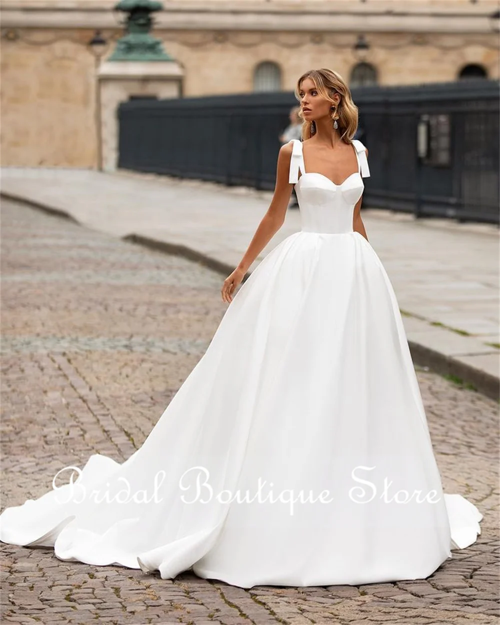 Romantic A-Line Wedding Dresses 2022 Elegant Lace Court Train Bohemian Wedding Gowns Vestido De Noiva
Romantic A-Line Wedding Dresses 2022 Elegant Lace Court Train Bohemian Wedding Gowns Vestido De Noiva
