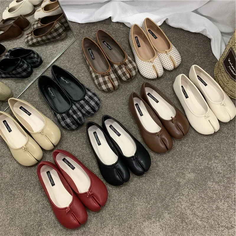 Fashion Women Flats Tabi Ninja Shoes Woman Microfiber Leather Comfy Flats Split Toe Slippers Soft Bottom Loafers Solid Brief La
Fashion Women Flats Tabi Ninja Shoes Woman Microfiber Leather Comfy Flats Split Toe Slippers Soft Bottom Loafers Solid Brief La