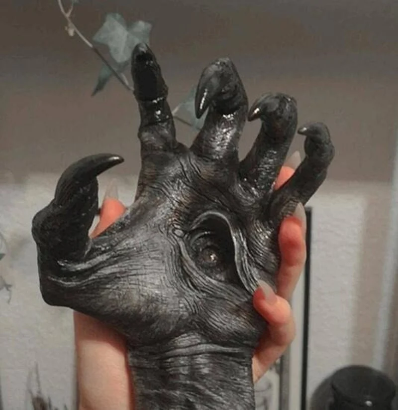 Demon Claws Witch Hand Statues Retro Wall Aesthetic Art Wall Hanging Resin Sculpture Garden Decoration Outdoor Decoration
Demon Claws Witch Hand Statues Retro Wall Aesthetic Art Wall Hanging Resin Sculpture Garden Decoration Outdoor Decoration