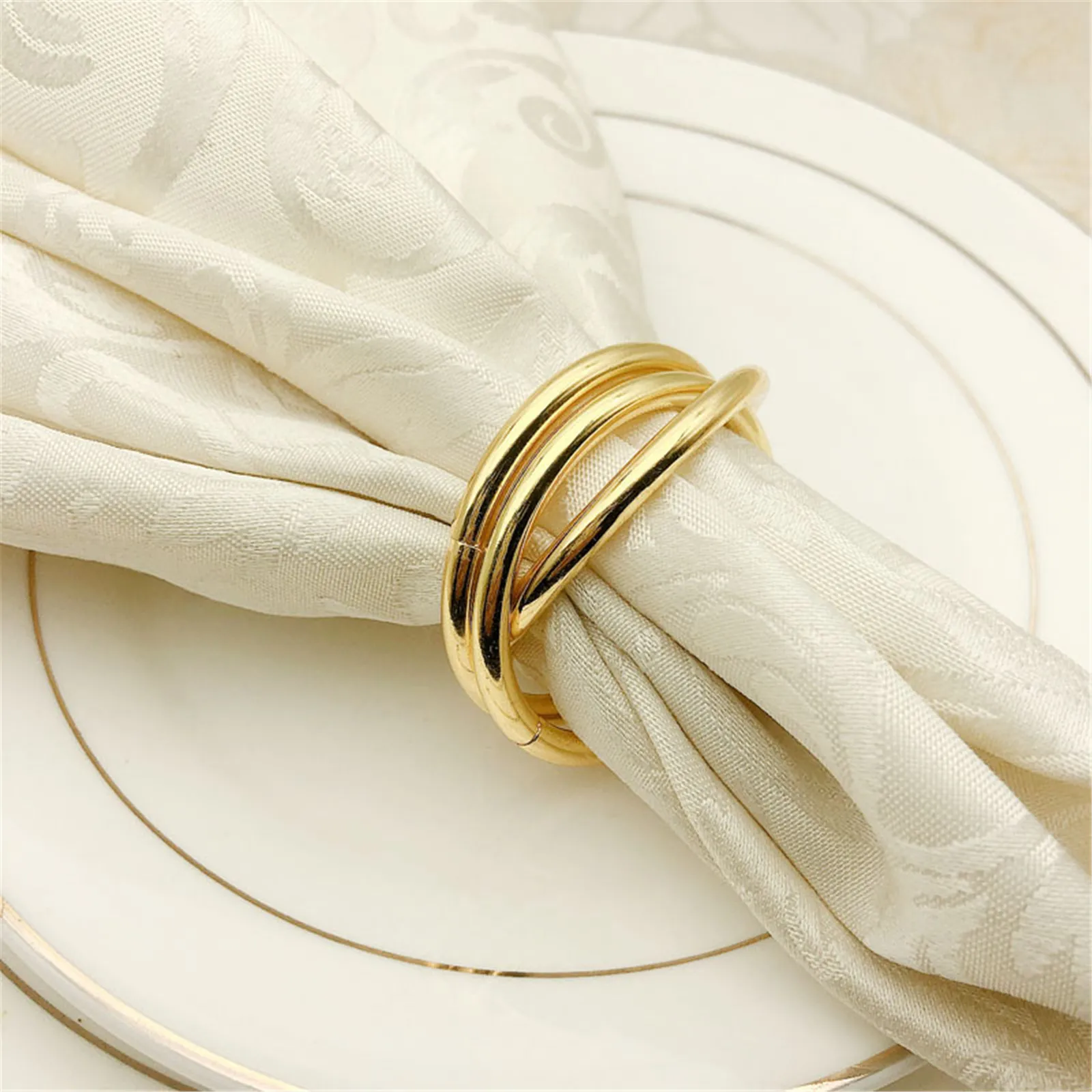 Hotel Napkin Buckle Western Food Metal Three-layer Iron Ring Napkin Ring Kitchen Napkin Holder Wedding Mariage Table Decoration
Hotel Napkin Buckle Western Food Metal Three-layer Iron Ring Napkin Ring Kitchen Napkin Holder Wedding Mariage Table Decoration