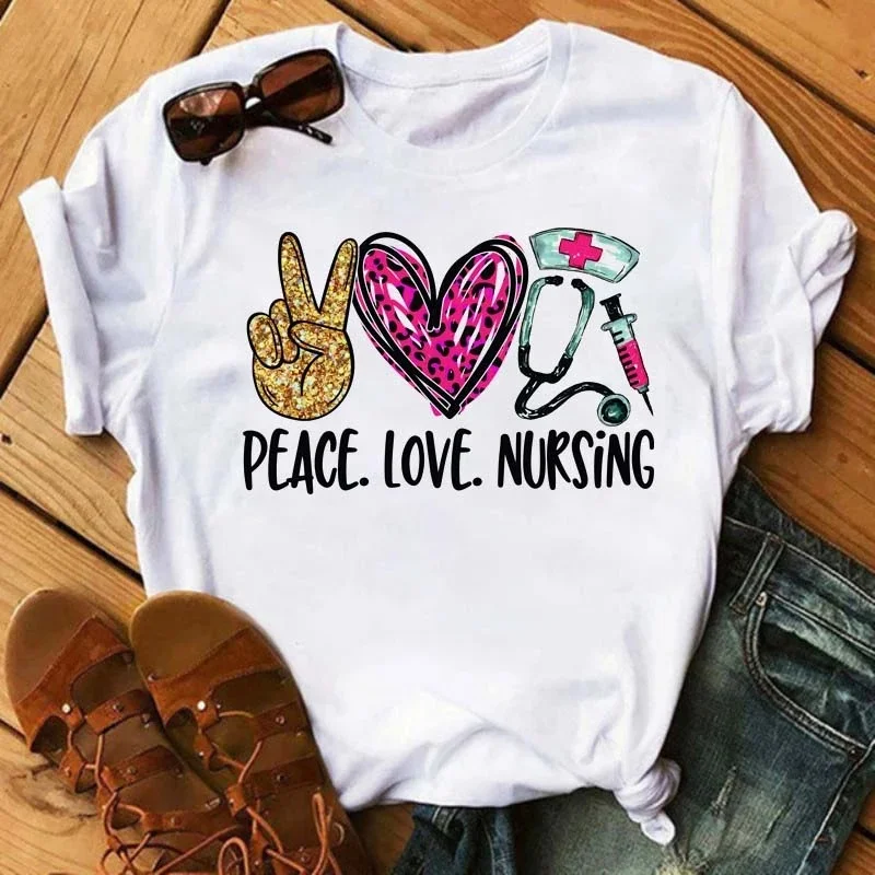 Новая женская футболка с коротким рукавом, мультяшная серия Peace Love, печатная Женская модная футболка с круглым вырезом для девушек, топы
Новая женская футболка с коротким рукавом, мультяшная серия Peace Love, печатная Женская модная футболка с круглым вырезом для девушек, топы