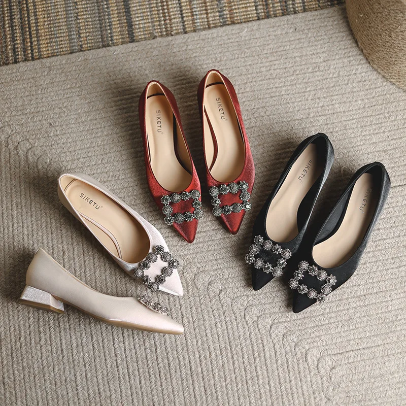 Женские туфли на низком каблуке в стиле ретро Стразы с острым носком удобные дизайнерские Роскошные брендовые туфли из искусственной кожи ...
Женские туфли на низком каблуке в стиле ретро Стразы с острым носком удобные дизайнерские Роскошные брендовые туфли из искусственной кожи ...