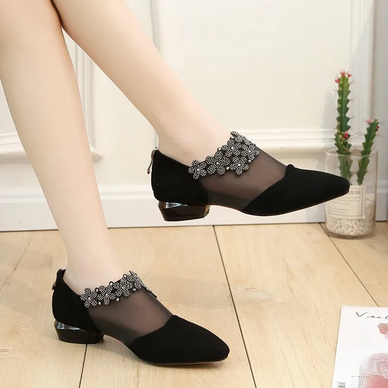 Sandals for Women 2022 Fashion Rhinestone Sandals Women Flowers Low Heel Sandals Women Mesh Plus Size Sandals Sandalias Mujer
Sandals for Women 2022 Fashion Rhinestone Sandals Women Flowers Low Heel Sandals Women Mesh Plus Size Sandals Sandalias Mujer