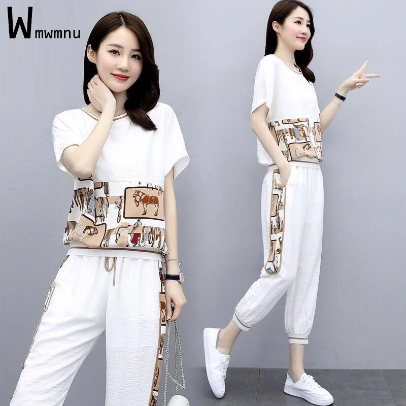 Satin Summer Outfits Women Design Chic Printed Short Sleeve Tops and Capris Jogging Pant Tracksuits Oversized 4xl Two Piece Set
Satin Summer Outfits Women Design Chic Printed Short Sleeve Tops and Capris Jogging Pant Tracksuits Oversized 4xl Two Piece Set