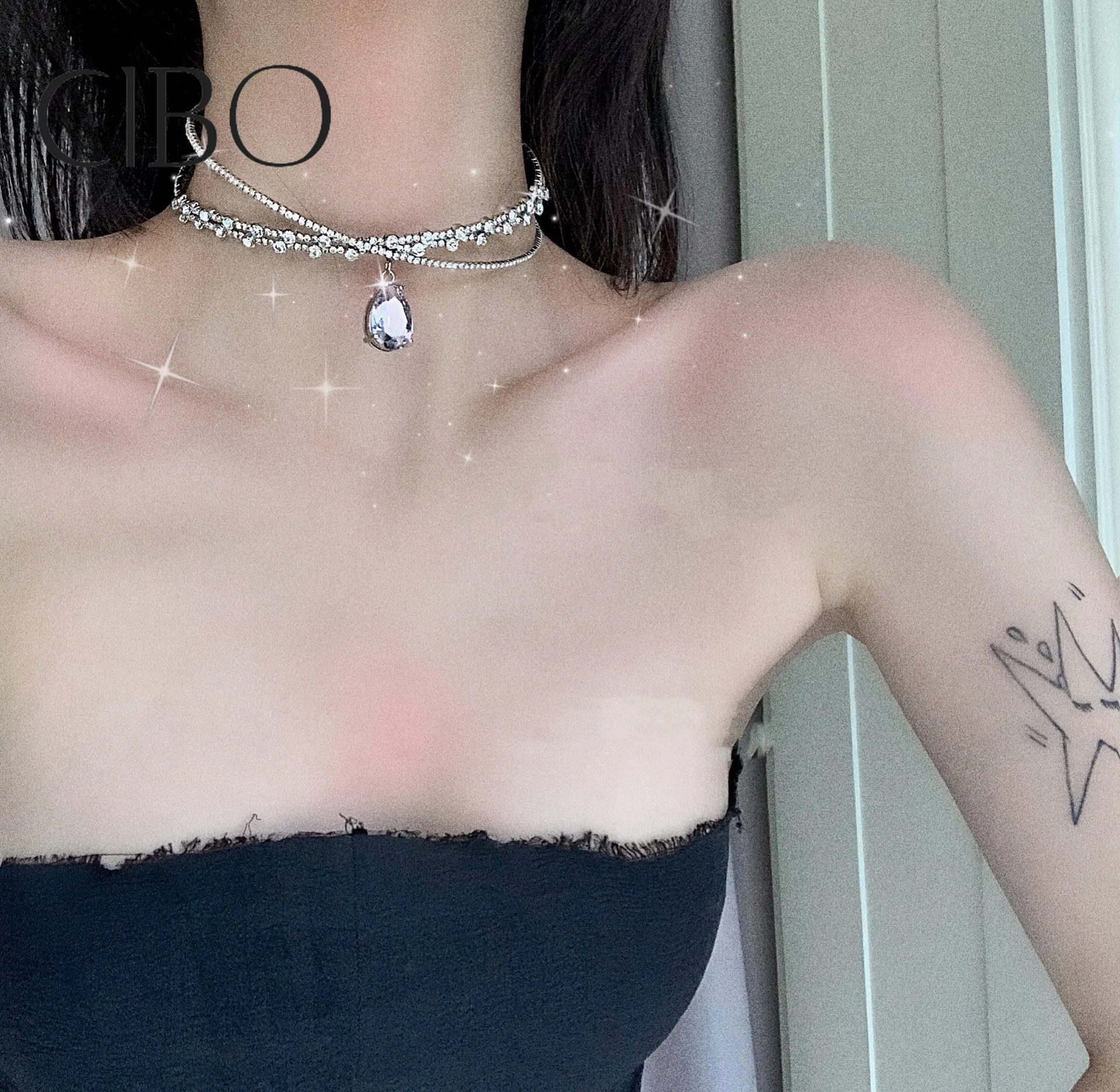 2022 New Simple Chain Design Rhinestone Collar Luxury Drop Pendant Neck Chain Neck Ornaments Choker Necklace Jewelry
2022 New Simple Chain Design Rhinestone Collar Luxury Drop Pendant Neck Chain Neck Ornaments Choker Necklace Jewelry