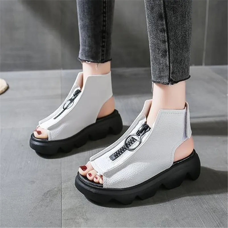 Сандалии женские из мягкой кожи, уличные босоножки в римском стиле, на танкетке, с открытым носком, на молнии, модная повседневная обувь на п...
Сандалии женские из мягкой кожи, уличные босоножки в римском стиле, на танкетке, с открытым носком, на молнии, модная повседневная обувь на п...