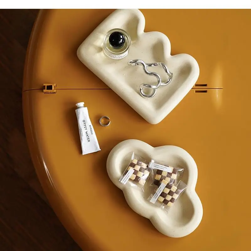 Креативная керамическая обеденная тарелка в скандинавском стиле, простая тарелка с облаком, Западная Посуда, однотонная плоская тарелка, лоток для хранения 
Креативная керамическая обеденная тарелка в скандинавском стиле, простая тарелка с облаком, Западная Посуда, однотонная плоская тарелка, лоток для хранения