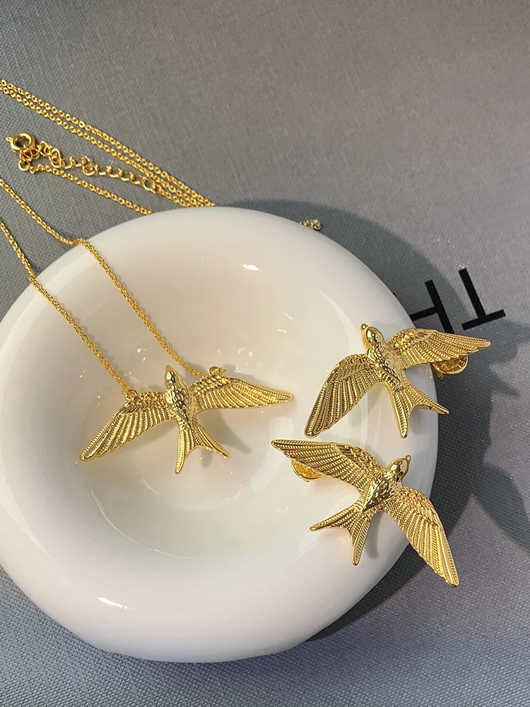 Vintage design golden goose stud earring for women classic bird elegant necklace gorgeous jewelry set
Vintage design golden goose stud earring for women classic bird elegant necklace gorgeous jewelry set
