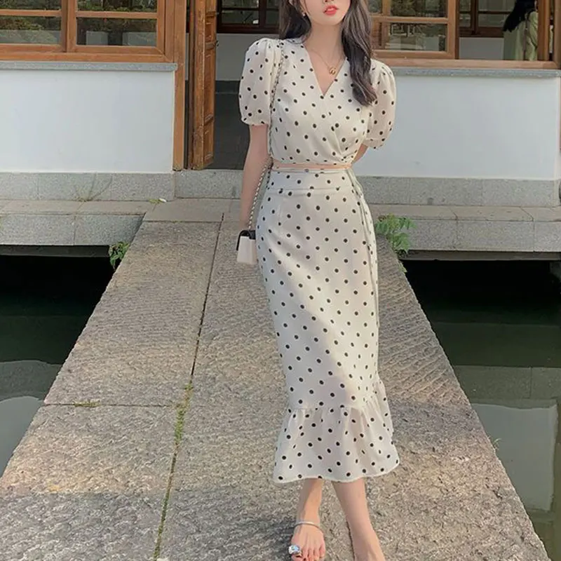 Vintage Women Skirt Sets French Fashion Polka Dot Outifits Puff Sleeve Criss-Cross Crop Top Skirts Set Korean Office Lady Suit
Vintage Women Skirt Sets French Fashion Polka Dot Outifits Puff Sleeve Criss-Cross Crop Top Skirts Set Korean Office Lady Suit