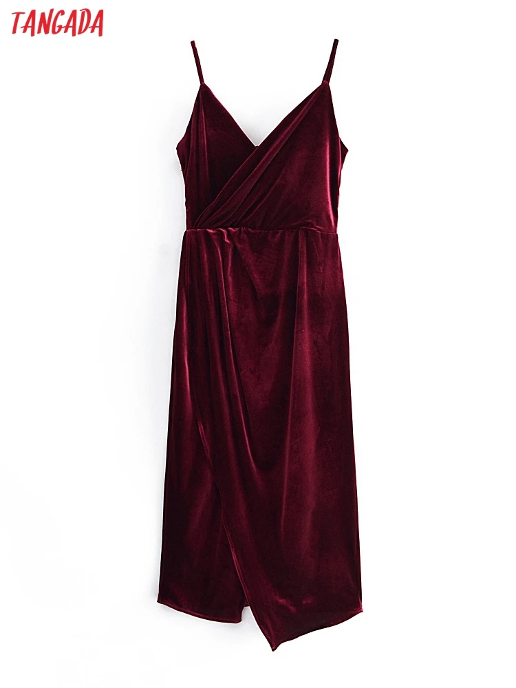 Платье женское бархатное средней длины на бретелях, без рукавов
Платье женское бархатное средней длины на бретелях, без рукавов