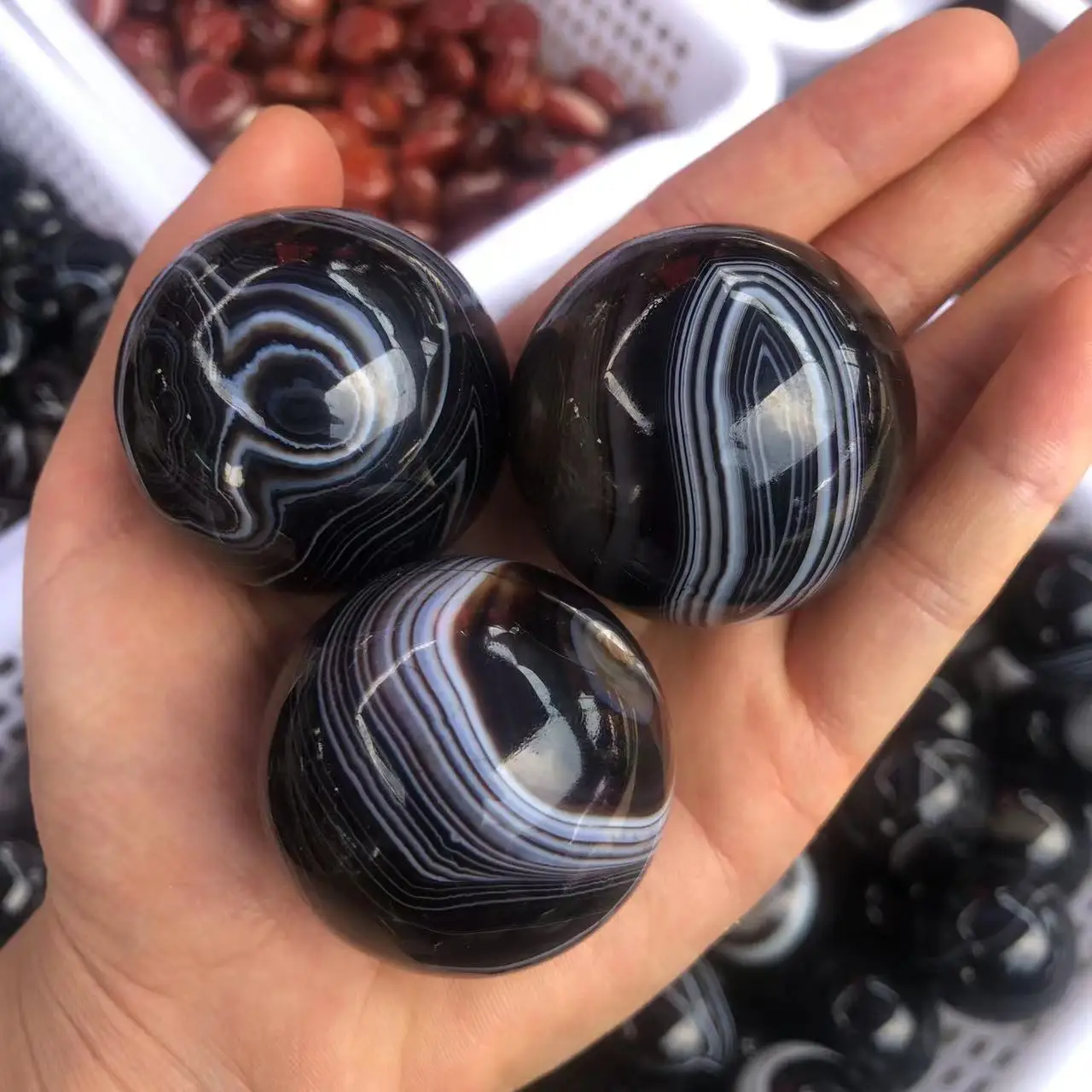 30-40mm High Quality Rare Natural Black Agate Stripes Polished Globe Massaging Ball Reiki Healing Stone Home Decoration Exquisit
30-40mm High Quality Rare Natural Black Agate Stripes Polished Globe Massaging Ball Reiki Healing Stone Home Decoration Exquisit