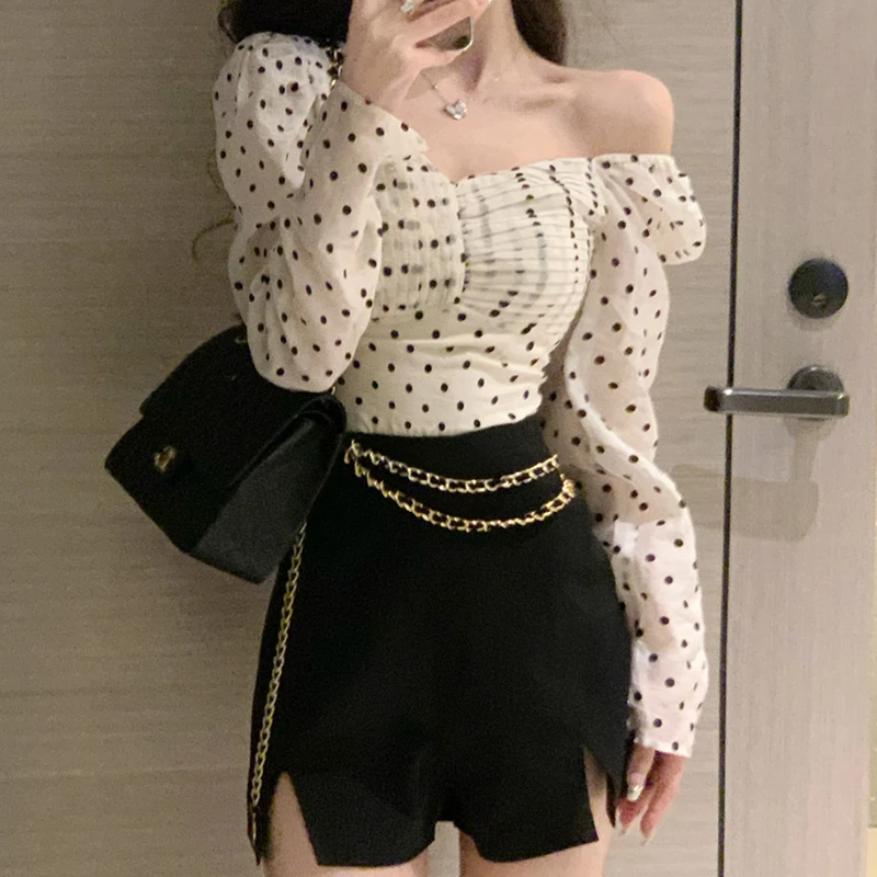 2022 Brand New V-neck Pleated Polka Dot Irregular Women Blouse Puff Sleeve Cute Crop Top Sexy Summer Shirt One Shoulder Top
2022 Brand New V-neck Pleated Polka Dot Irregular Women Blouse Puff Sleeve Cute Crop Top Sexy Summer Shirt One Shoulder Top