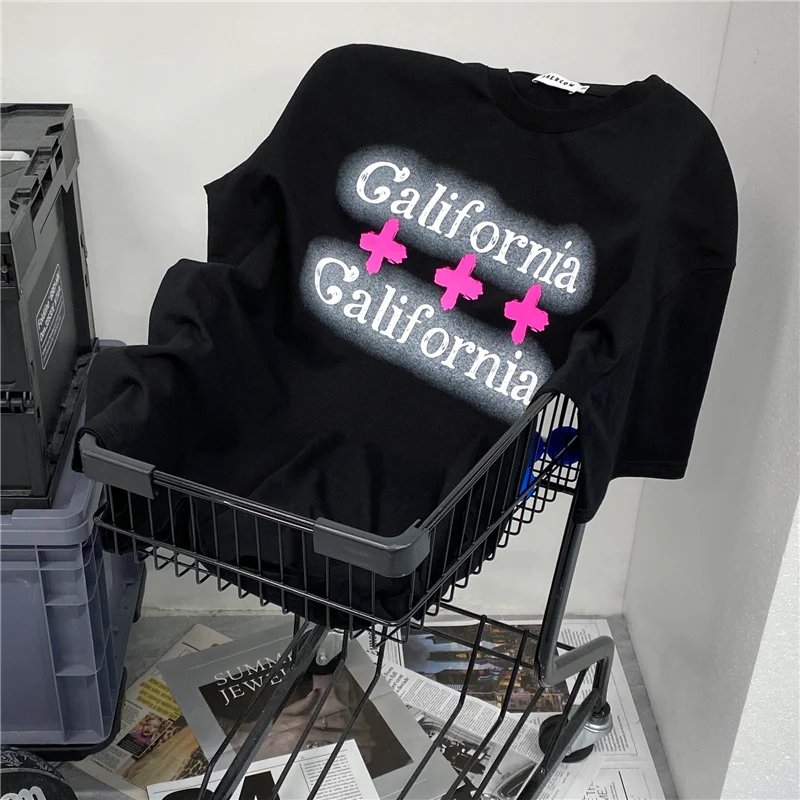 Женская хлопковая футболка с коротким рукавом и круглым вырезом, свободного покроя 
Женская хлопковая футболка с коротким рукавом и круглым вырезом, свободного покроя