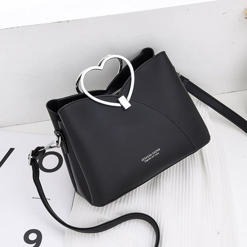 High Quality PU Leather Handbags for Women Bags Luxury Love Designer Messenger Bags Female 2022 New Fashion Crossbody Bag
High Quality PU Leather Handbags for Women Bags Luxury Love Designer Messenger Bags Female 2022 New Fashion Crossbody Bag