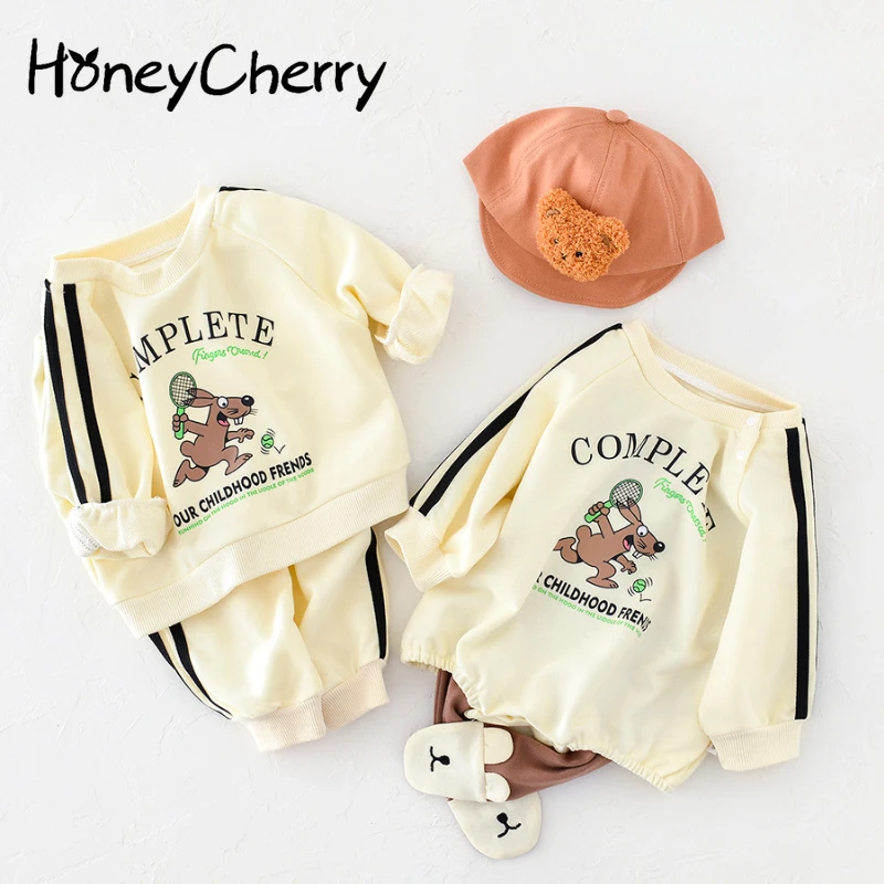 HoneyCherry/Новинка 2022 года; Сезон осень; Детский комплект с толстовкой в полоску с рисунком алфавита сбоку; Детская одежда
HoneyCherry/Новинка 2022 года; Сезон осень; Детский комплект с толстовкой в полоску с рисунком алфавита сбоку; Детская одежда