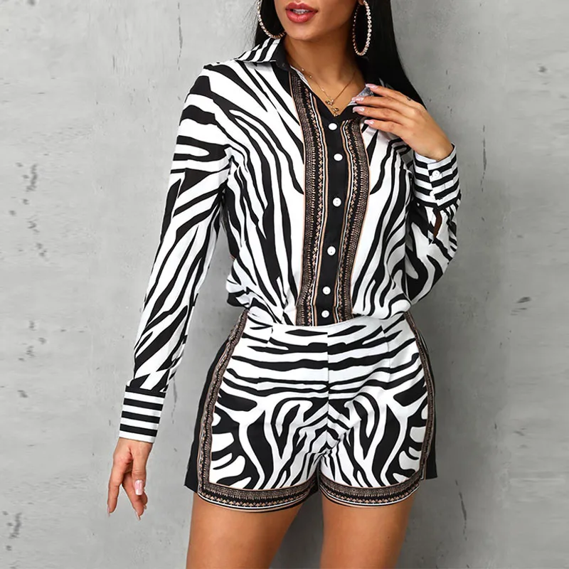 Striped Shorts Suit Women Summer 2022 New Fashion Black and White Button Shirt and Zipper Chiffon Shorts Suit
Striped Shorts Suit Women Summer 2022 New Fashion Black and White Button Shirt and Zipper Chiffon Shorts Suit